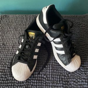 EUC black adidas Superstar sneakers. Size 9.5
